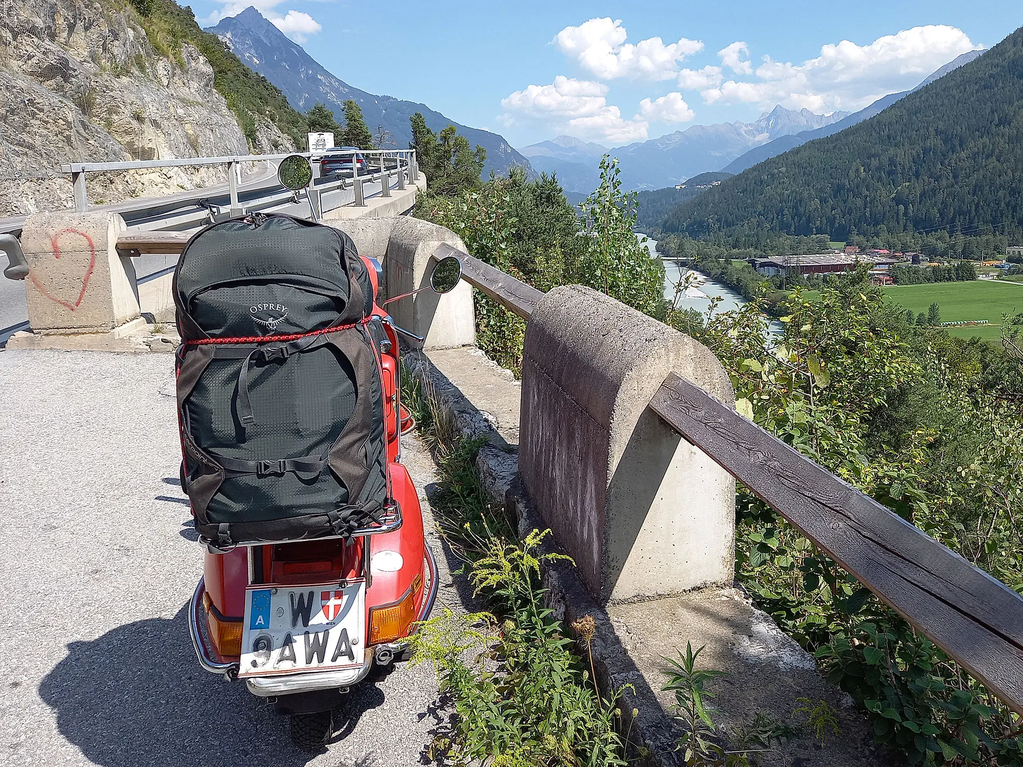 Rote Vespa im Inntal - Rote Roller Routen