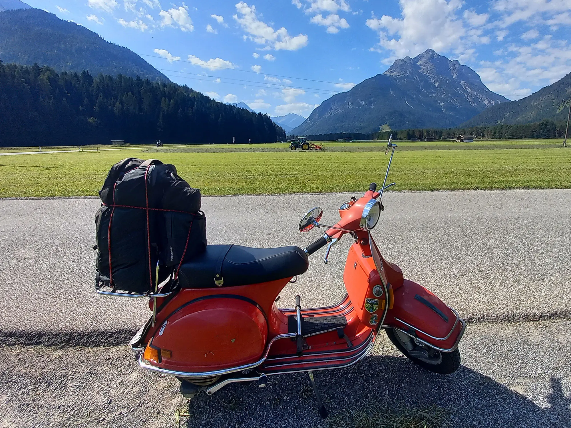 Rote Vespa im Lechtal - Rote Roller Routen