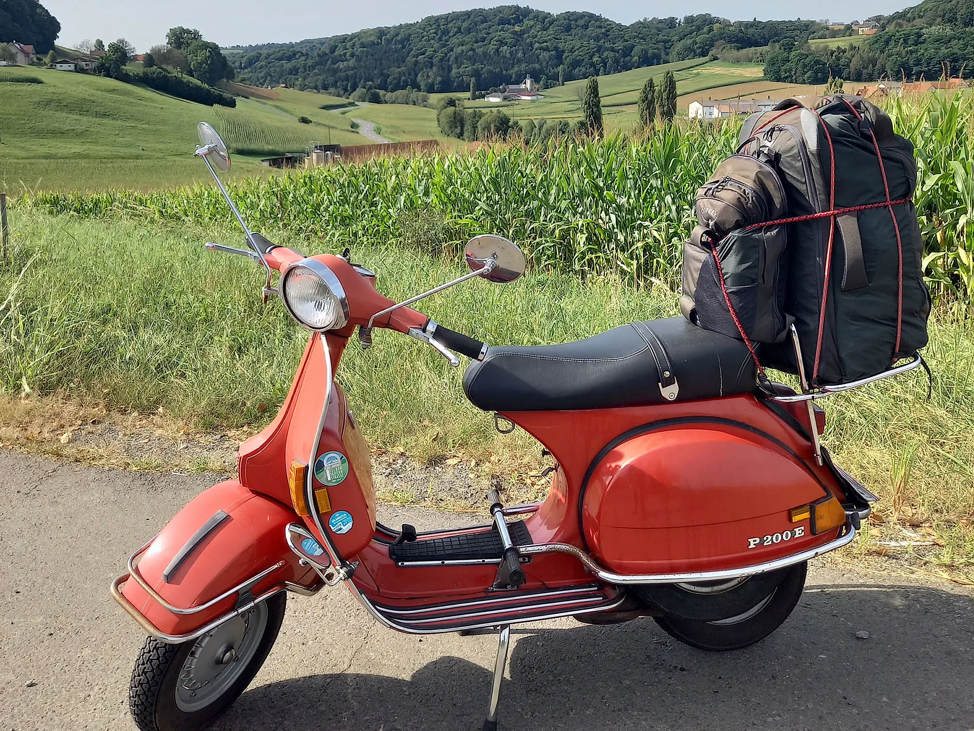 Rote Vespa in der Süd-Steiermark - Rote Roller Routen